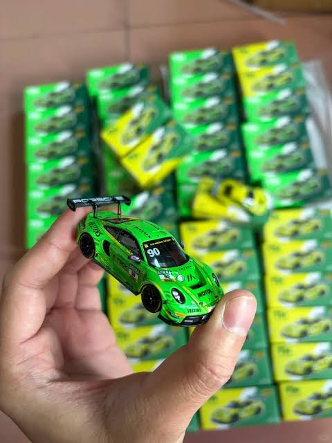 Trends Hobby Porsche 911 GT3 R DTM Metallic Green