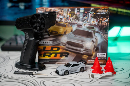 1:64 Scale Dodge Challenger 3602 Desktop Drift RC Car – 2.4GHz Mini RTR Remote Control Car