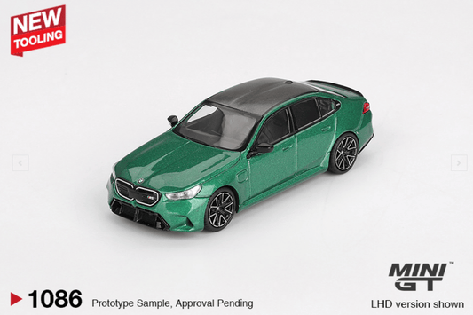 MiniGT 1086: BMW M5 Isle of Man Green Metallic